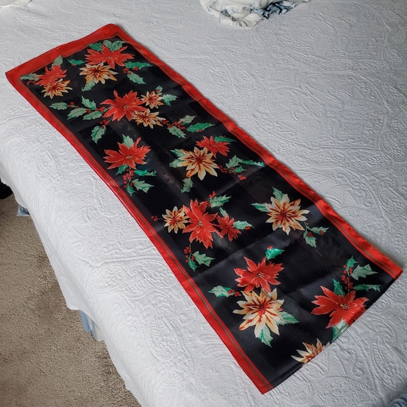 Christmas Poinsettia Scarf EUC - Picture 4 of 8